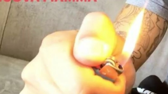 Stefano De Martino mostra ironicamente la sua 'nuova fiamma' su Instagram