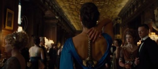 A one-off scene from 'Wonder Woman' is now a memetic fashion statement. / from 'Cheatsheet' - cheatsheet.com