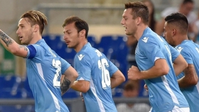 I calciatori della squadra biancoceleste della Lazio.