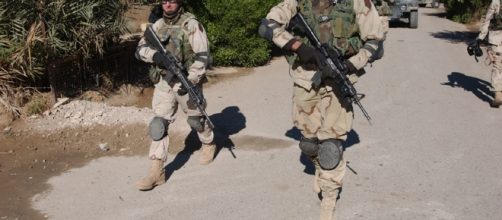 Soldiers by U.S. Army [Public domain], via Wikimedia Commons