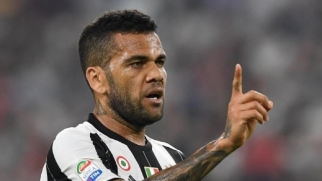 Dani Alves non esclude di andare al Chelsea.