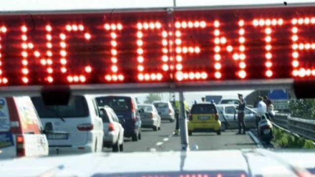 Incidente a Santa Maria la Carit&agrave;, scooter contro muro