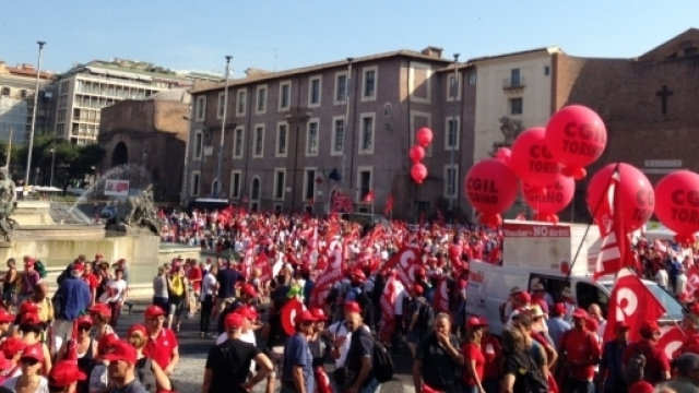 La CGIL si raduna a Roma, a piazza della Repubblica