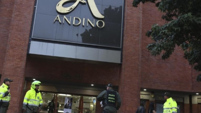Bogot&agrave;, bomba nel bagno del centro commerciale: 3 donne morte