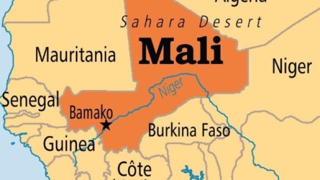 Mali, attacco in corso in resort di turisti occidentali: due vittime e numerosi ostaggi