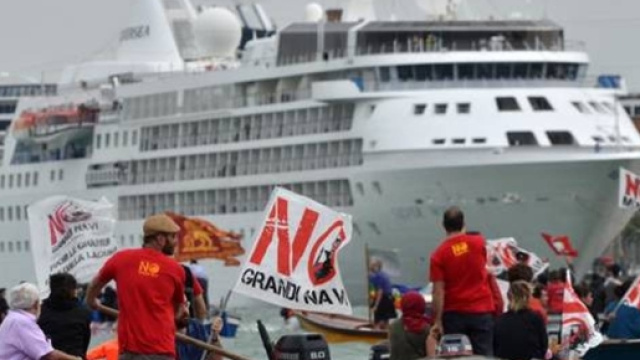 Vittoria del s&igrave; al referendum contro le grandi navi - Il Sestante news