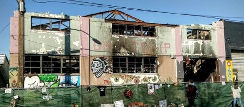 Burned-out remains of the Ghost Ship live/work warehouse are seen three weeks after fire killed 36. (Photo: Jim Heaphy/Wikimedia Commons)