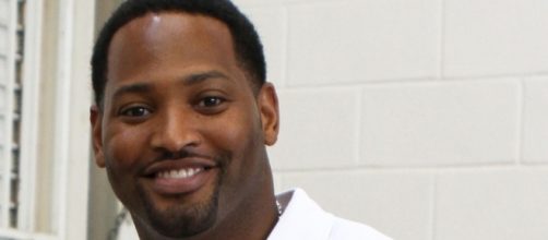 Image via: https://zh.wikipedia.org/wiki/File:Robert_Horry_2012.jpg