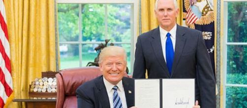 Trump and Pence photo by Shealah Craighead [Public domain], via Wikimedia Common