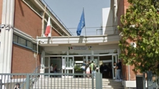 Bari, ladri in azione negli istituti scolastici Panetti e Perotti