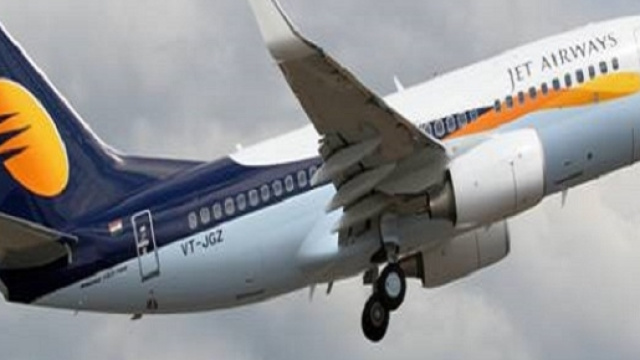 Donna partorisce a bordo di un aereo Jet Airways, il figlio voler&agrave; gratis a vita