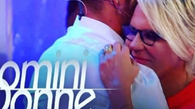 Uomini e Donne, minacce di morte a Maria De Filippi e alla redazione - blitzquotidiano.it