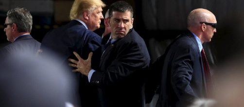 Donald Trump left shaken by Ohio rally scare as SS agents race to ... - dailymail.co.uk