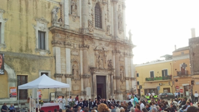 Melissa, la messa in piazza nella sua citt&agrave; - brindisireport.it