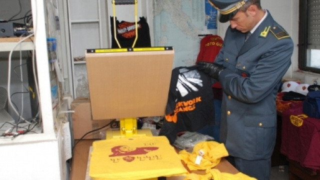 Radio Citt&agrave; Stereo - Abbigliamento sportivo. Sequestrati 140 mila ... - radiocittastereo.it