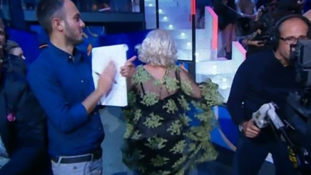 Selfie: Tina Cipollari furiosa lascia ancora lo studio.