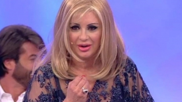 Tina Cipollari svela: "Sono costretta a indossare parrucche perch&eacute; ... - isaechia.it