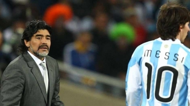 Diego Armando Maradona attacca Dani Alves e le scelte tecniche di Ver&ograve;n e Sampaoli.