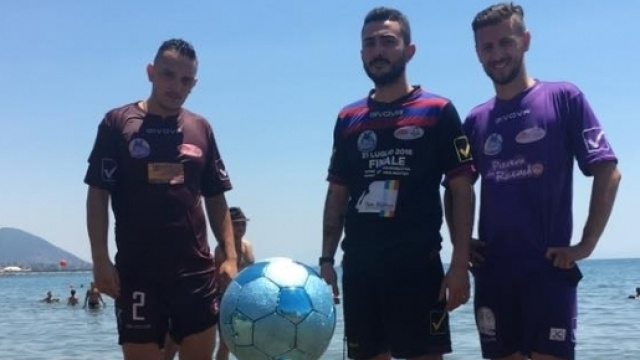 E' partita la caccia alla coppa del Torneo di Santa Teresa Beach Soccer