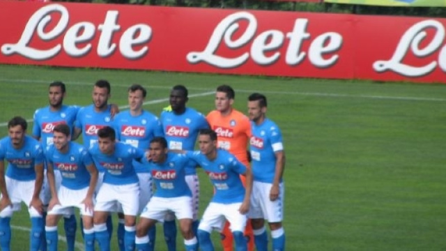 Ecco il Napoli con la nuova maglia