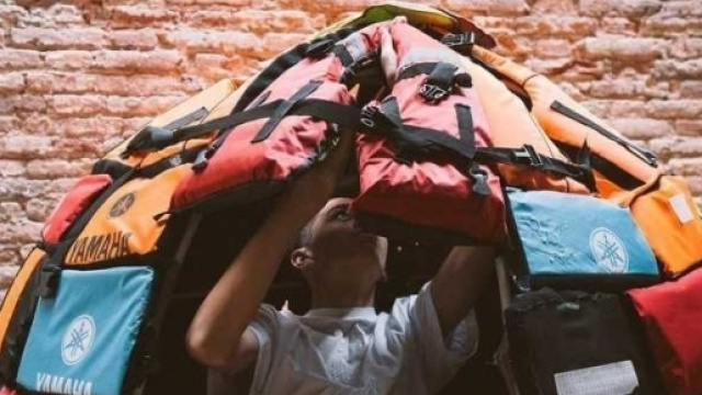 Una installazione realizzata al Museo Maxxi di Roma in occasione della Giornata mondiale del rifugiato