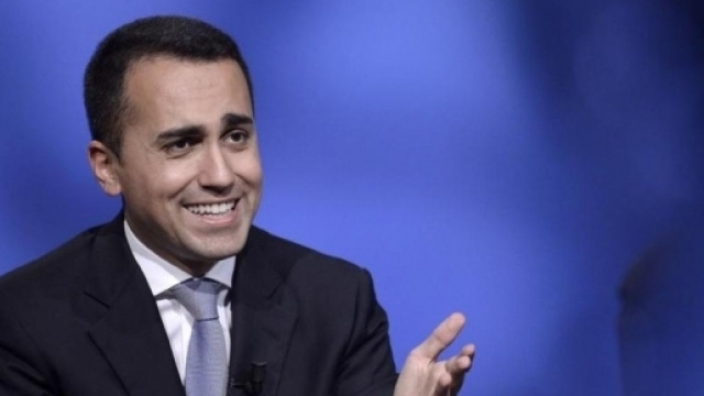 Di Maio: &ldquo;Restituisco met&agrave; stipendio&rdquo;. Ma i dati ufficiali lo ... - lastampa.it