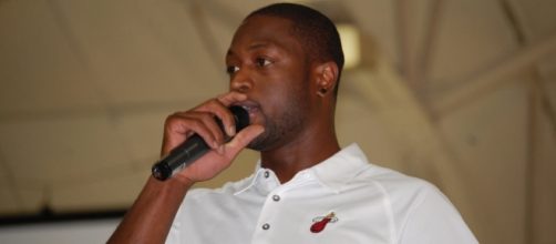 Dwayne Wade re-signs with the Chicago Bulls [Image via Flickr/fisherbray]