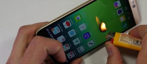 LG G5 Torture Test: Scratched, Burned And Bent, With A Plastic ... - image source One Plus 5 Youtube