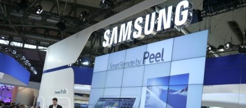 Samsung may soon launch a flip phone / Photo via Kārlis Dambrāns, Flickr