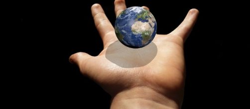 Stephen Hawking believes that colonizing Mars and the moon will save the Earth from extinction Source: Pixabay