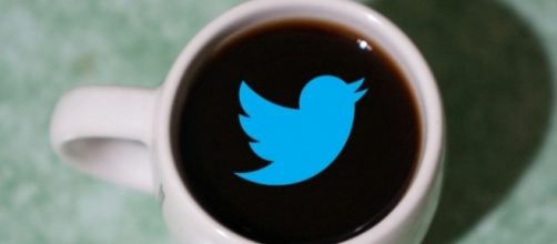 Twitter for Android getting night mode / Photo via Esther Vargas, Flickr