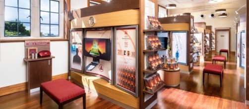 Uno de los expositores de una Iglesia de Scientology