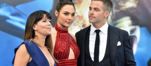 Wonder Woman Premiere | WOTRC - whatsontheredcarpet.com