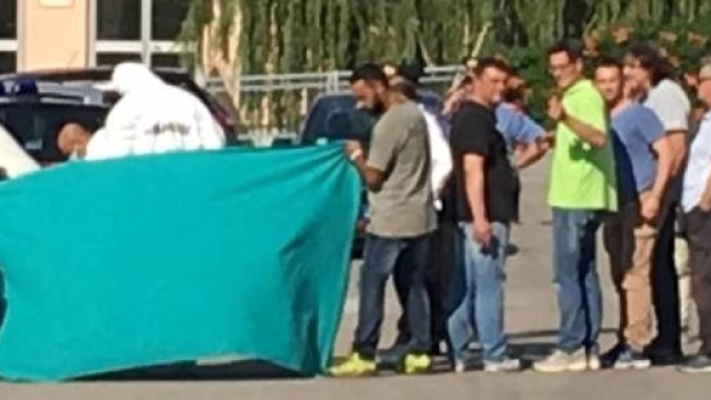 Il parcheggio dietro l'ospedale di Val Vibrata (Teramo) dove &egrave; stata assassinata la dottoressa Ester Pasqualoni. Foto: Emmelle Tv.