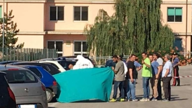 Teramo, dottoressa di 53 anni uccisa fuori dall'ospedale: caccia ... - mediaset.it