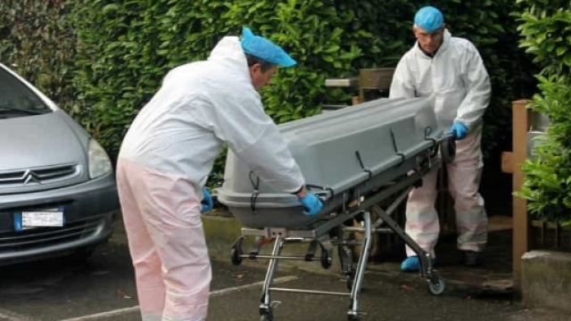 Uccide compagno a coltellate a Genova, arrestata