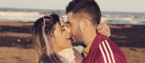 Rodrigo y Beatriz demostrando su amor en una foto