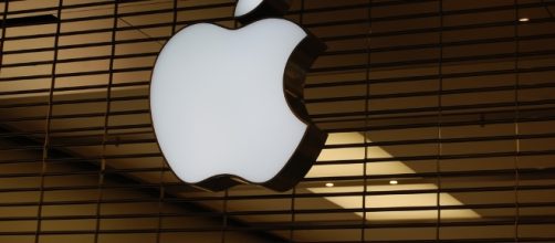 iPhone 8 may have a fingerprint sensor embedded in the screen. [Image via Flickr/Andrew]