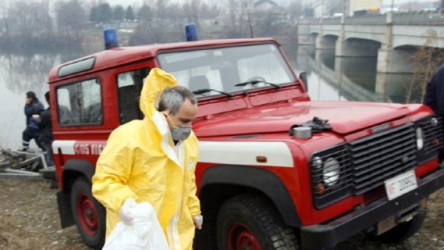 Due cuginetti annegano in un lago per recuperare il pallone.
