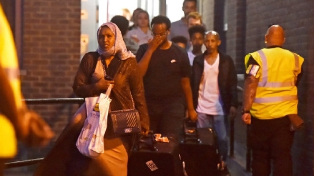 Evacuati 4.000 residenti di 5 edifici a Londra.