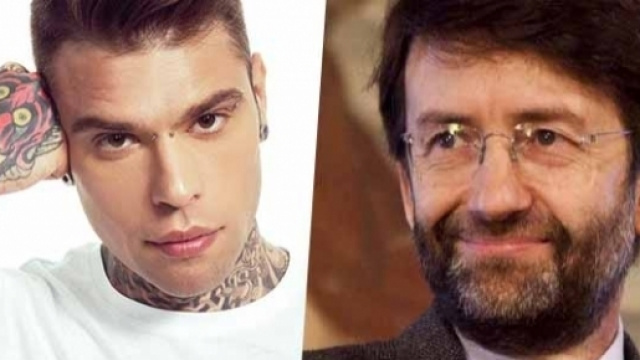 Fedez accusa il ministro Franceschini di conflitto di interessi in Siae