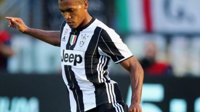 Freccia a sinistra per la Juventus: dal mancato rinnovo di Alex Sandro a Spinazzola