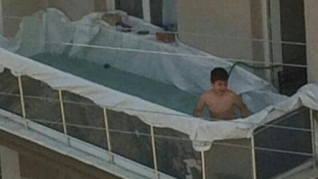 Fuori come un balcone: la piscina fai-da-te