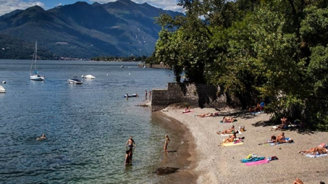 San Maurizio d'Opaglio: affogati due bambini di 12 e 10 anni nel tentativo di recuperare pallone finito in acqua