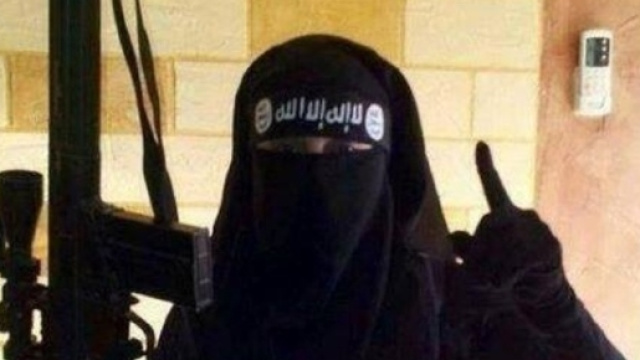 Una presunta terrorista italiana in nome dell'Isis, arrestata la scorsa notte in provincia di Alessandria. Foto: ladyblitz.it