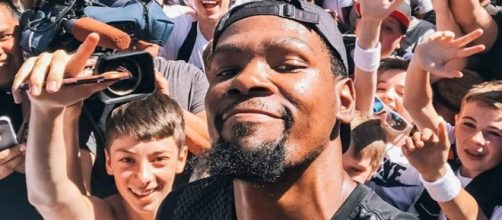 Kevin Durant at Hoopfest 2017. [Image via Facebook/Kevin Durant]