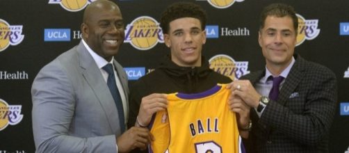 Lonzo Ball, the second pick of the 2017 NBA draft, alongside Magic Johnson and Rob Pelinka. Photo by Twitter/@SpectrumSN