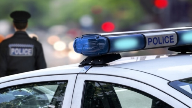 Madre lascia i figli chiusi in auto per punizione: morti sotto il sole.