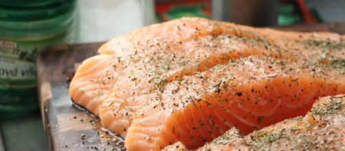 Eating fish reduce symptoms of&nbsp;rheumatoid arthritis / Photo via J&aacute;n Sokoly, Flickr