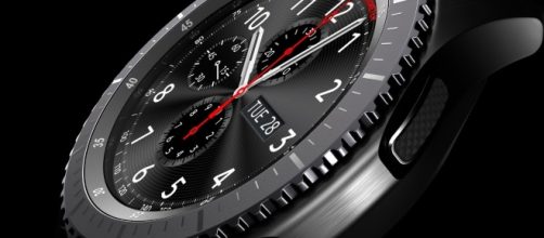 Samsung Gear S4 could be powered by a smartphone case(Samsung Mobile/YouTube Screenshot)